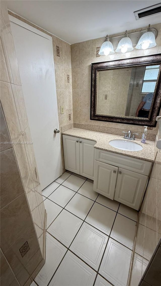 1770 NE 191st St , Unit 114-1, Miami, FL 33179 Photo