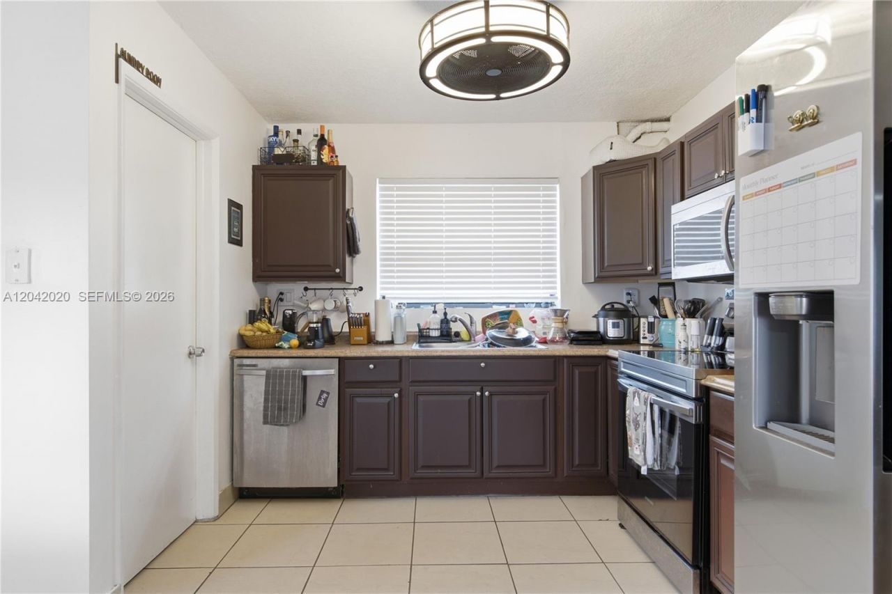 10327 NW 9th St Cir, Unit 1-7, Miami, FL 33172 Photo
