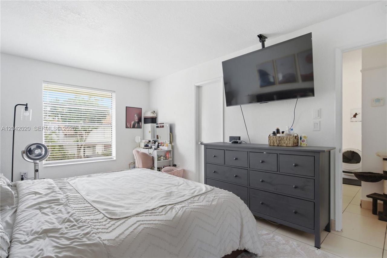10327 NW 9th St Cir, Unit 1-7, Miami, FL 33172 Photo