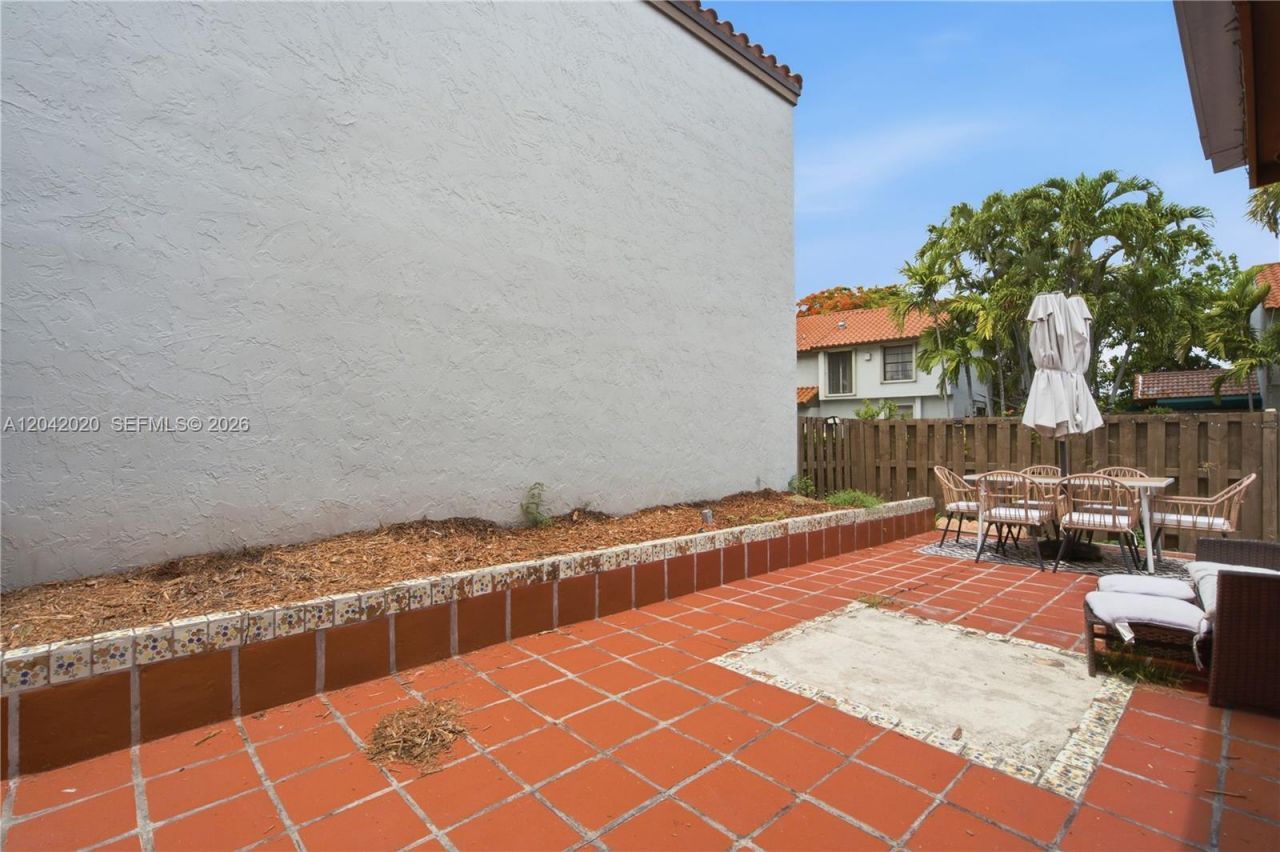 10327 NW 9th St Cir, Unit 1-7, Miami, FL 33172 Photo