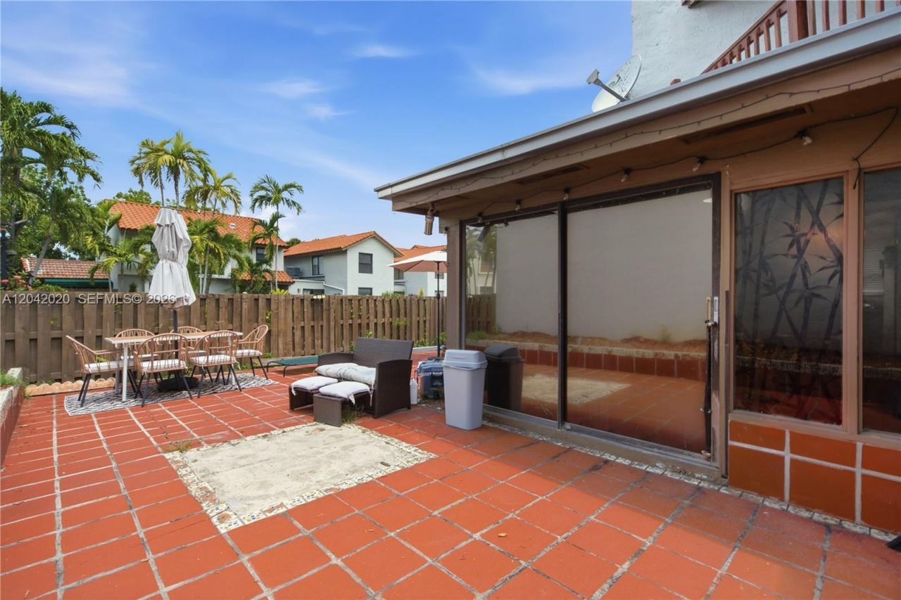 10327 NW 9th St Cir, Unit 1-7, Miami, FL 33172 Photo