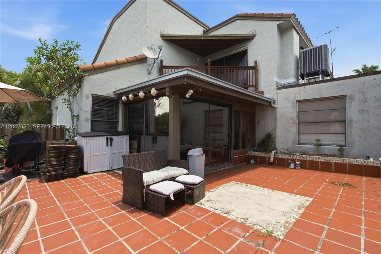 10327 NW 9th St Cir, Unit 1-7, Miami, FL 33172 Photo