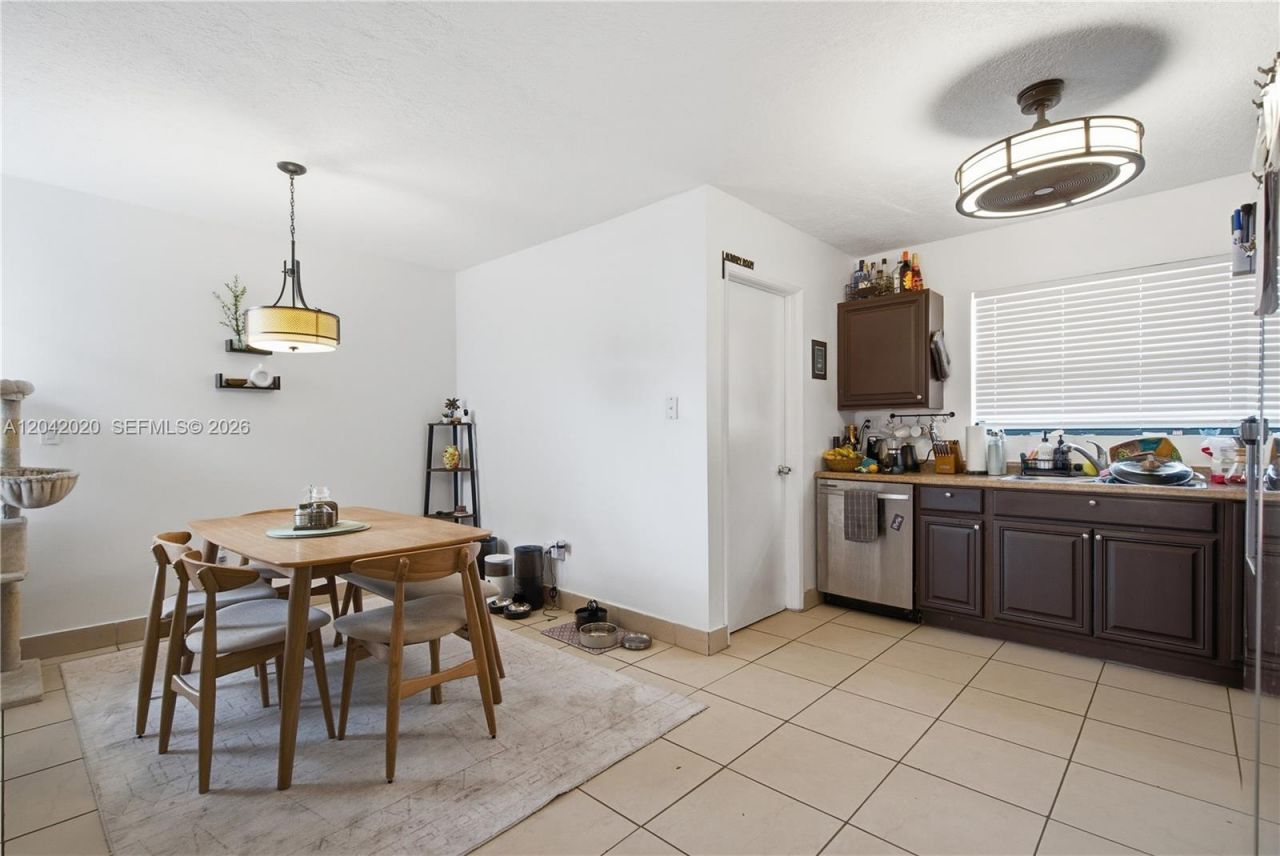 10327 NW 9th St Cir, Unit 1-7, Miami, FL 33172 Photo