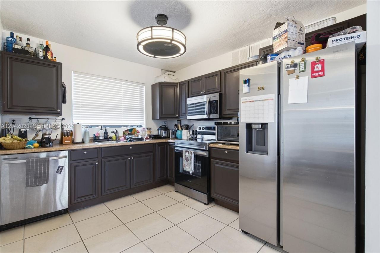 10327 NW 9th St Cir, Unit 1-7, Miami, FL 33172 Photo