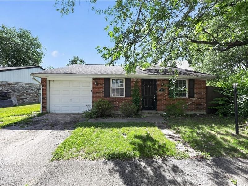 7589 Pomeranian Drive, Huber Heights, OH 45424 Photo 2