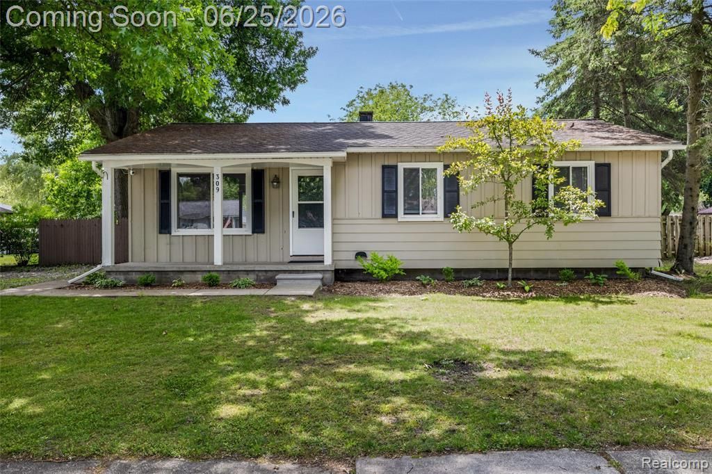 309 Crescent Avenue, Holly Vlg, MI 48442 Main Photo