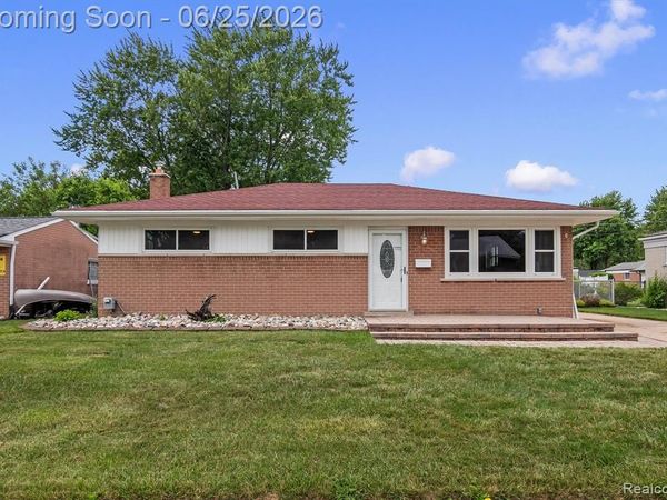35919 Larchwood Street, Clinton Twp, MI 48035