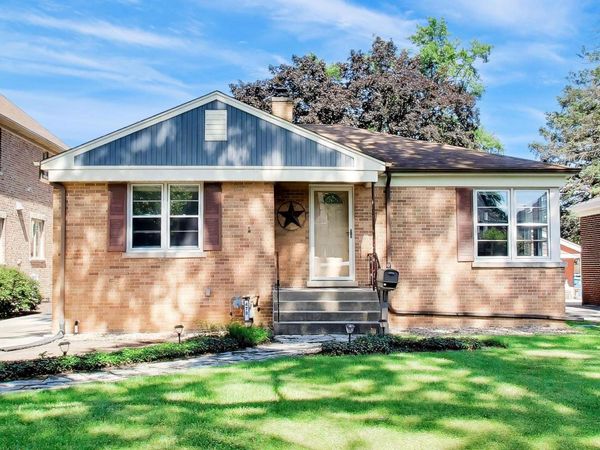 479 N Elm Avenue , Elmhurst, IL 60126