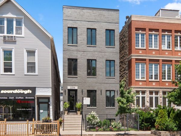 2254 W Roscoe Street , Unit 1, Chicago, IL 60618