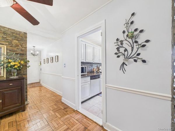 72-61 113th Street #2Z 113th Street, Unit 2Z, Forest Hills, NY 11375