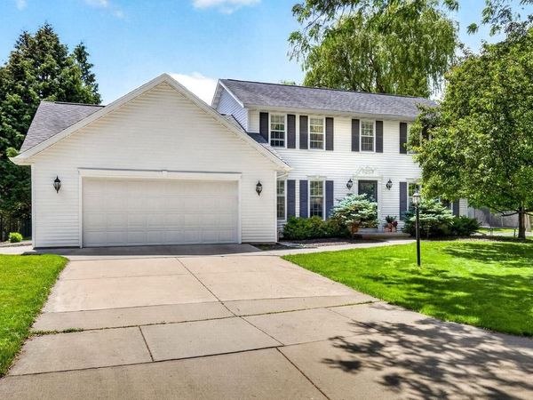 27 LAMPLIGHTER COURT, Appleton, WI 54914
