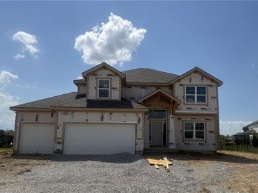 9006 N Poplar Avenue, Kansas City, MO 64156