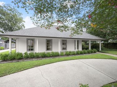 2109 Fairway Dr, Baton Rouge, LA 70809