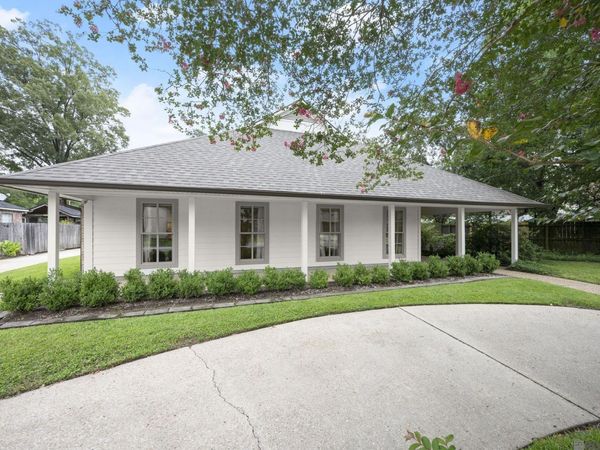 2109 Fairway Dr, Baton Rouge, LA 70809