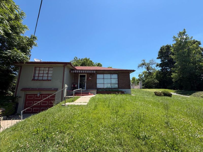 9564 Wayne Avenue, Lincoln Heights, OH 45215 Photo 2