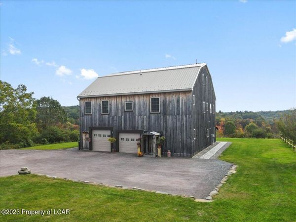 1360 Market Street, Dallas, PA 18612