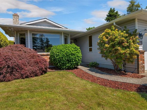 324 Parkway Dr , Campbell River, BC V9W 1W7