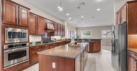 2498 Pepper Tree Ln, Manteca, CA 95336 Photo