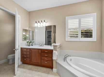 2498 Pepper Tree Ln, Manteca, CA 95336 Photo