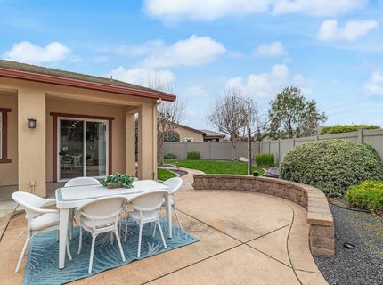 2498 Pepper Tree Ln, Manteca, CA 95336 Photo