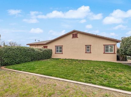 2498 Pepper Tree Ln, Manteca, CA 95336 Photo