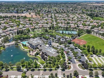 2498 Pepper Tree Ln, Manteca, CA 95336 Photo