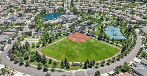 2498 Pepper Tree Ln, Manteca, CA 95336 Photo