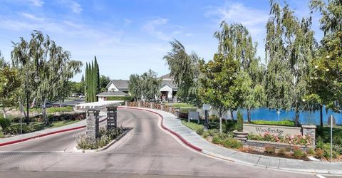 2498 Pepper Tree Ln, Manteca, CA 95336 Photo