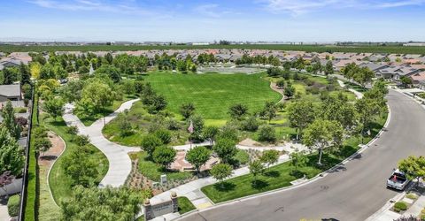 2498 Pepper Tree Ln, Manteca, CA 95336 Photo