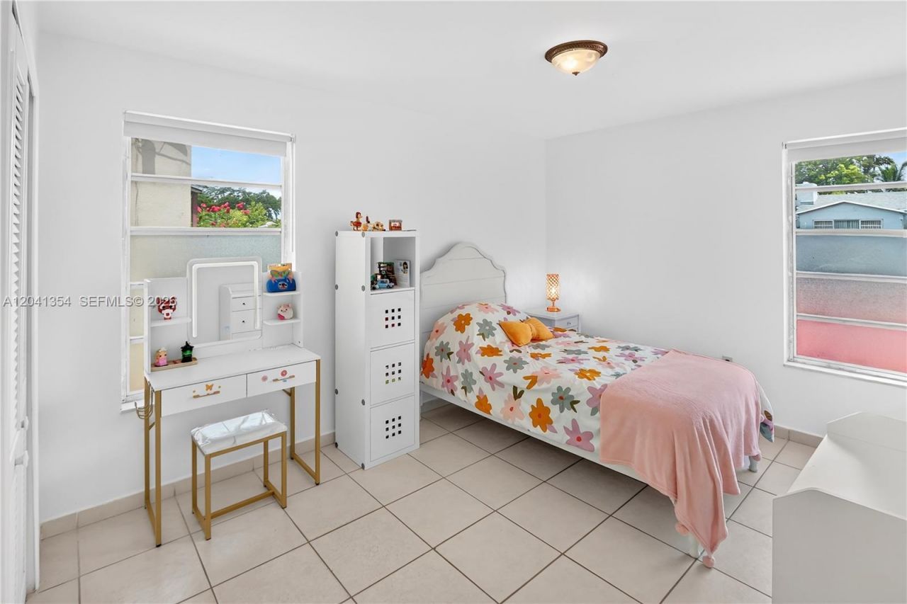 3210 NW 19th St , Miami, FL 33125 Photo