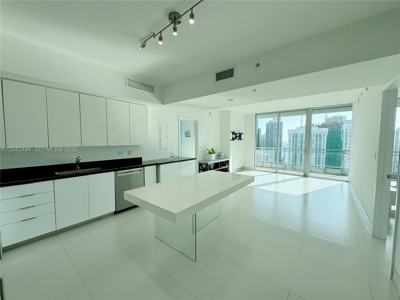 92 SW 3rd St , Unit 3912, Miami, FL 33130 Photo