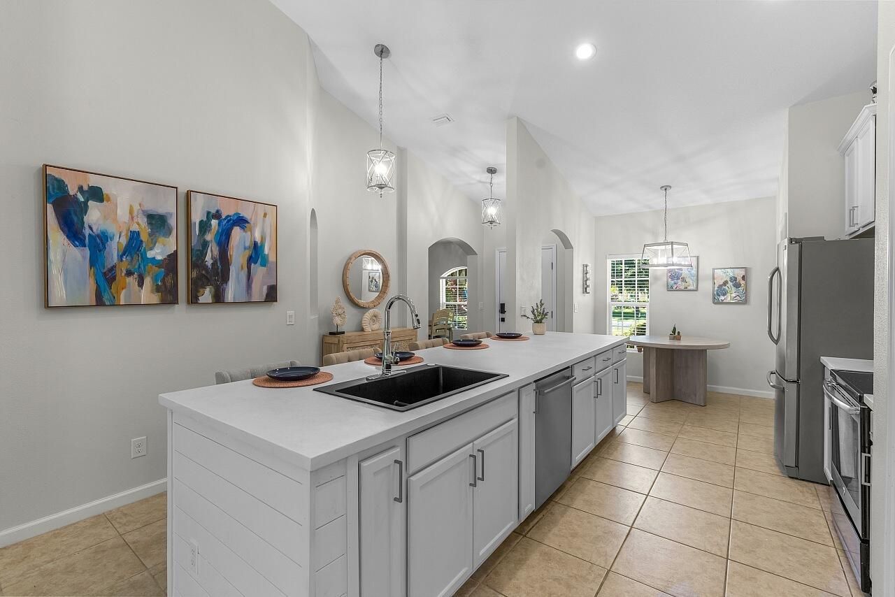 8110 Westfield Circle, Vero Beach, FL 32966 Photo