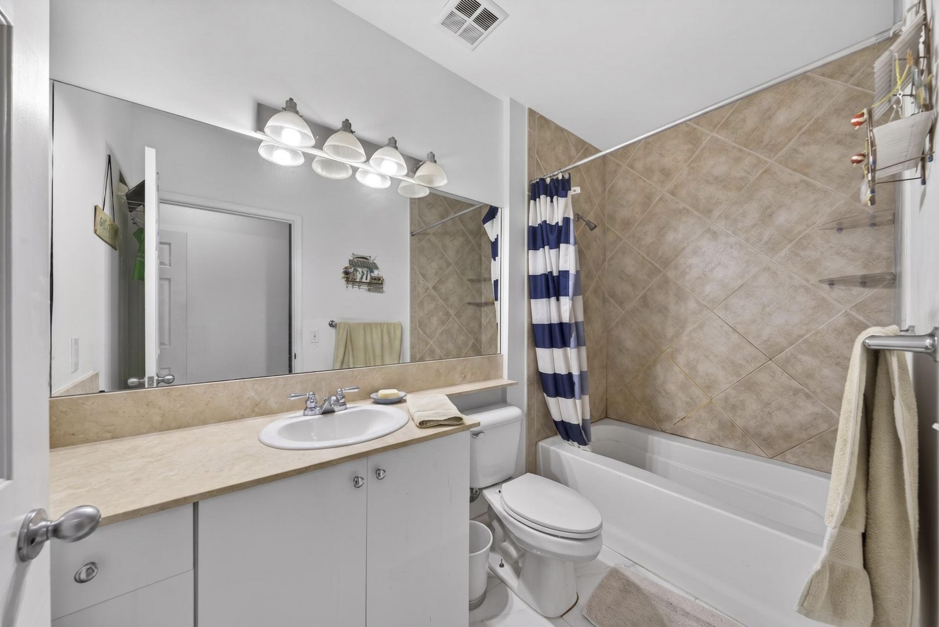 804 E Windward Way, Unit 111, Lantana, FL 33462 Photo