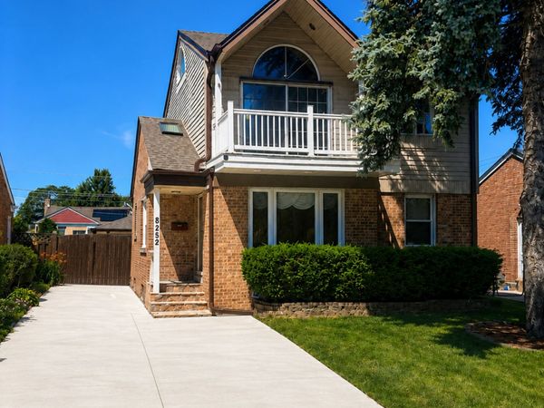 8252 N Caldwell Avenue , Niles, IL 60714