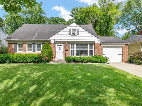 915 N Pine Avenue , Arlington Heights, IL 60004