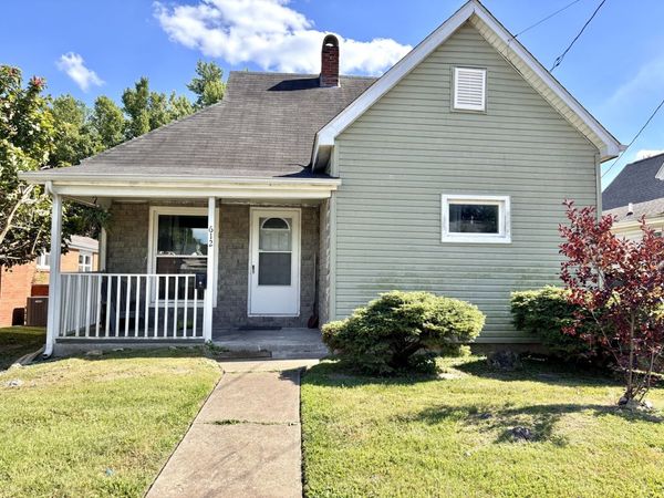 612 W Monroe Street W, Herrin, IL 62948