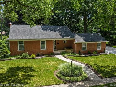 171 S Glengarry Road, Bloomfield Hills, MI 48301