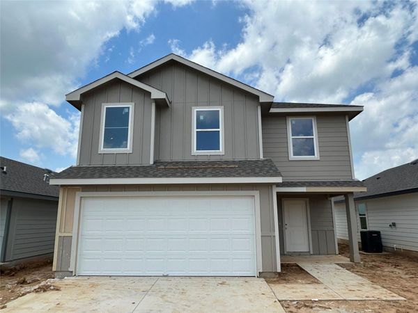121 Mullins DR , Rockdale, TX 76567