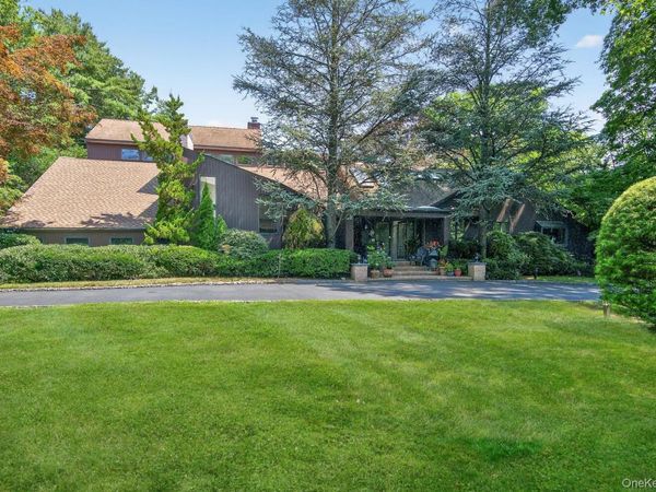 9 Applegreen Drive , Old Westbury, NY 11568