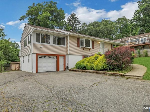 406 High Crest Drive, WEST MILFORD, NJ 07480