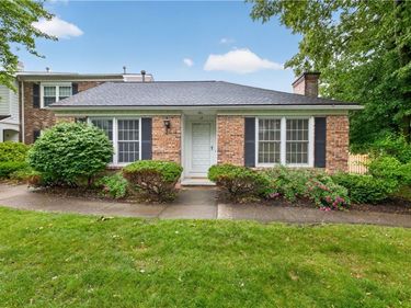 18 New Wickham Drive, Penfield, NY 14526