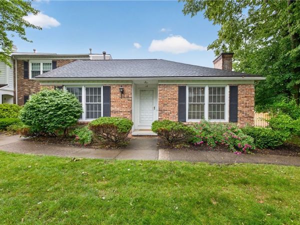 18 New Wickham Drive , Penfield, NY 14526