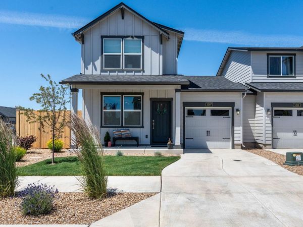 3307 NW 8th Street, Redmond, OR 97756