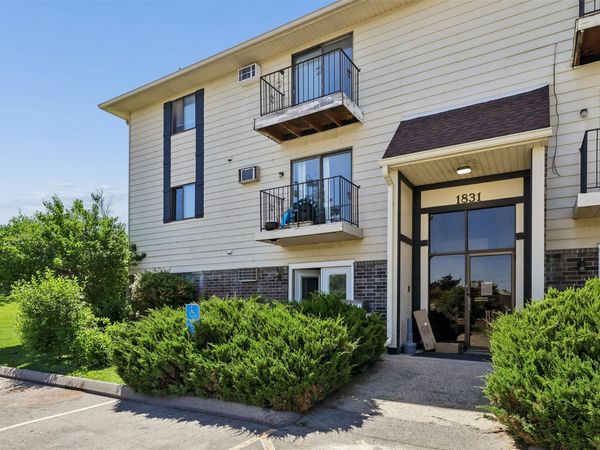 1831 Fuller Road, Unit 21, West Des Moines, IA 50265