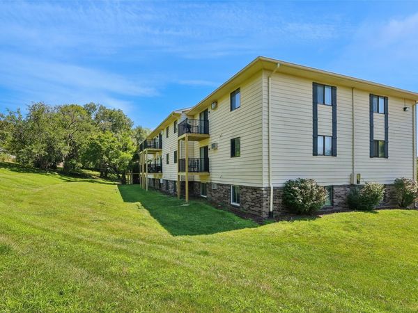 1831 Fuller Road, Unit 21, West Des Moines, IA 50265