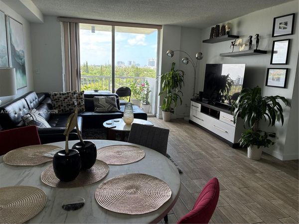 2000 NE 135th St, Unit 710, North Miami, FL 33181