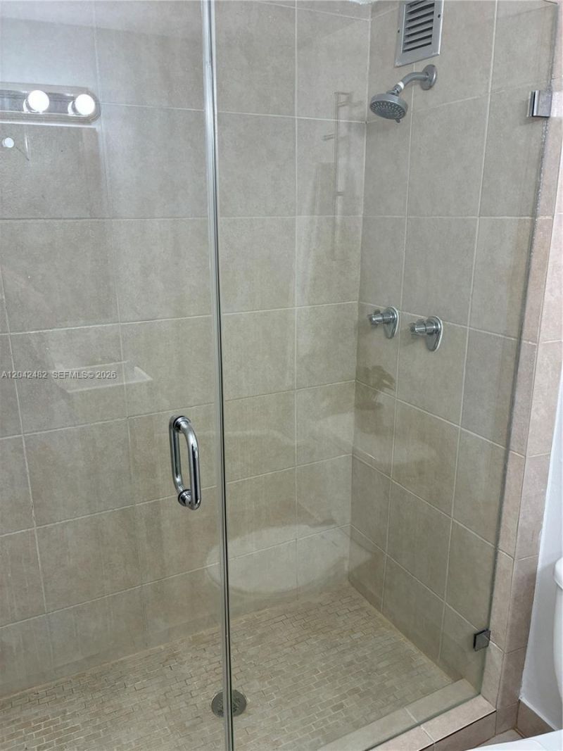 2000 NE 135th St, Unit 710, North Miami, FL 33181 Photo
