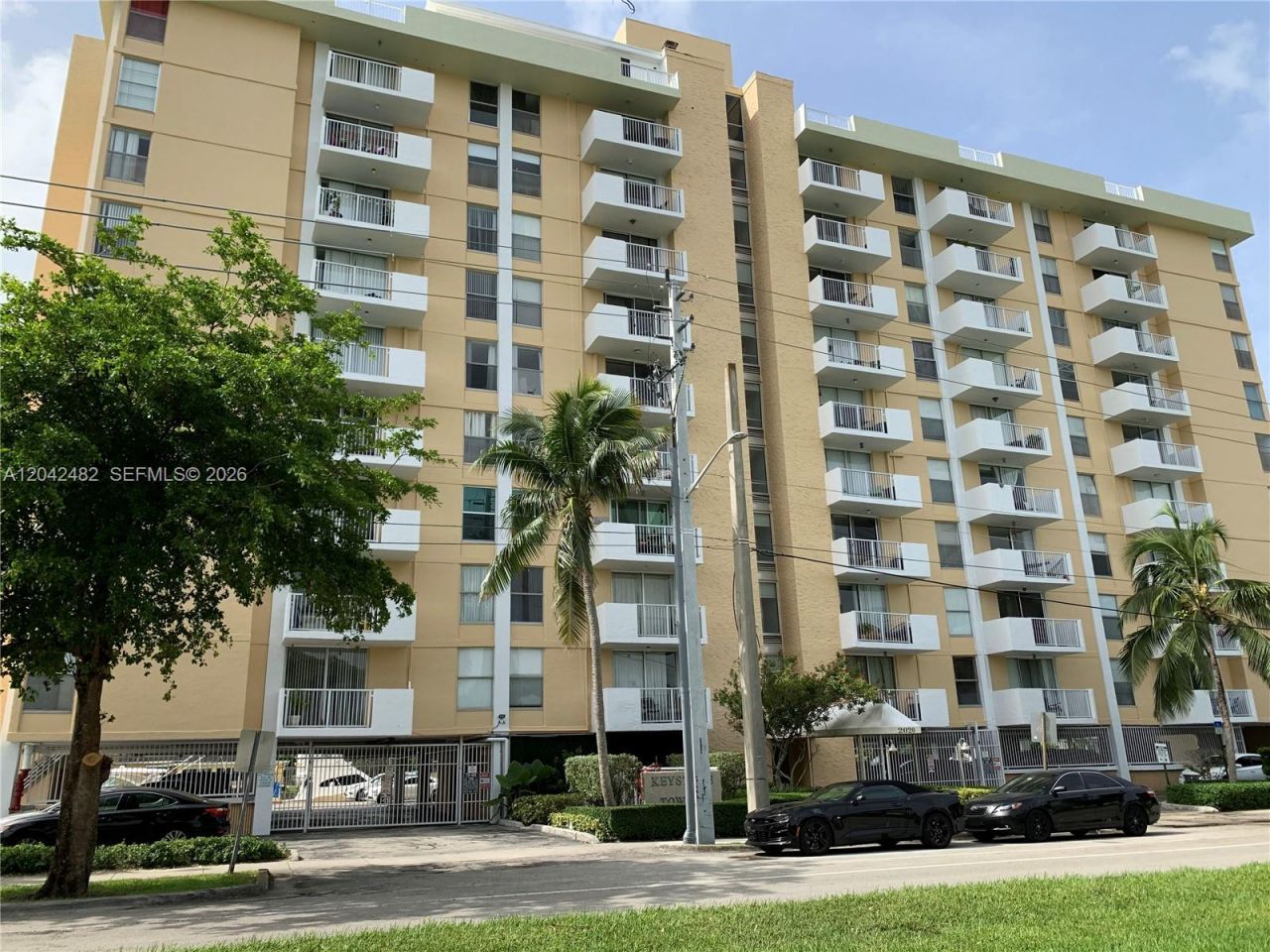 2000 NE 135th St, Unit 710, North Miami, FL 33181 Photo
