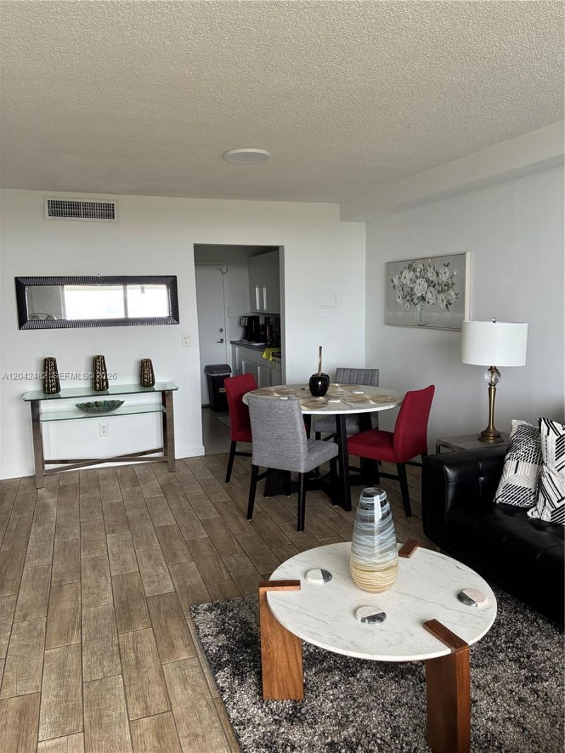 2000 NE 135th St, Unit 710, North Miami, FL 33181 Photo