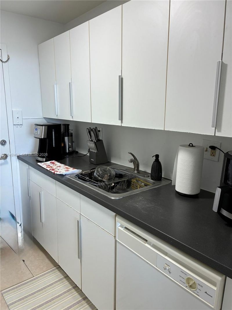 2000 NE 135th St, Unit 710, North Miami, FL 33181 Photo